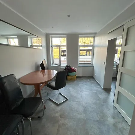 Zentrum - Gemeinschaftshaus & Garten アパート ヘルムシュテット