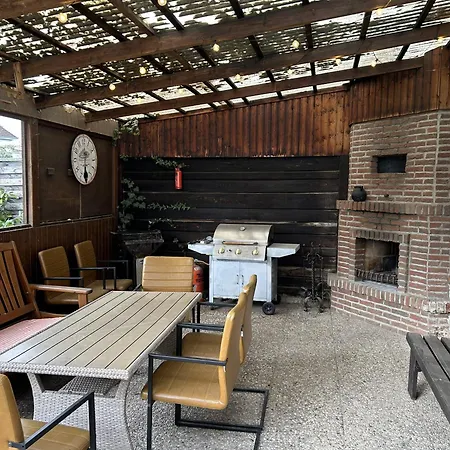 Zentrum - Gemeinschaftshaus & Garten ヘルムシュテット